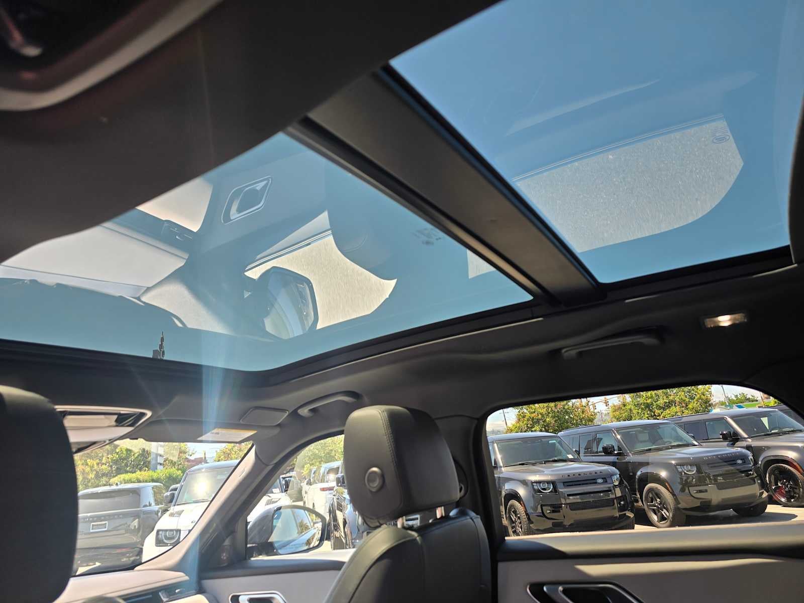 2026 Land Rover Range Rover Velar Dynamic SE