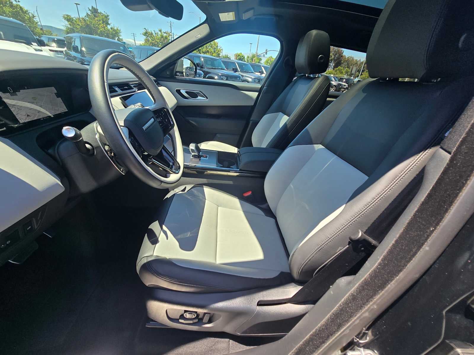 2026 Land Rover Range Rover Velar Dynamic SE