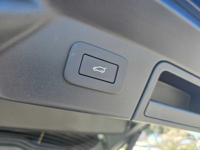 2026 Land Rover Range Rover Velar Dynamic SE