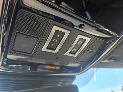 2026 Land Rover Range Rover Velar Dynamic SE