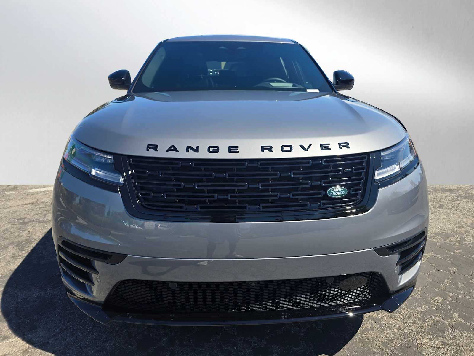 2026 Land Rover Range Rover Velar Dynamic SE