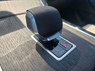 2026 Land Rover Range Rover Velar Dynamic SE