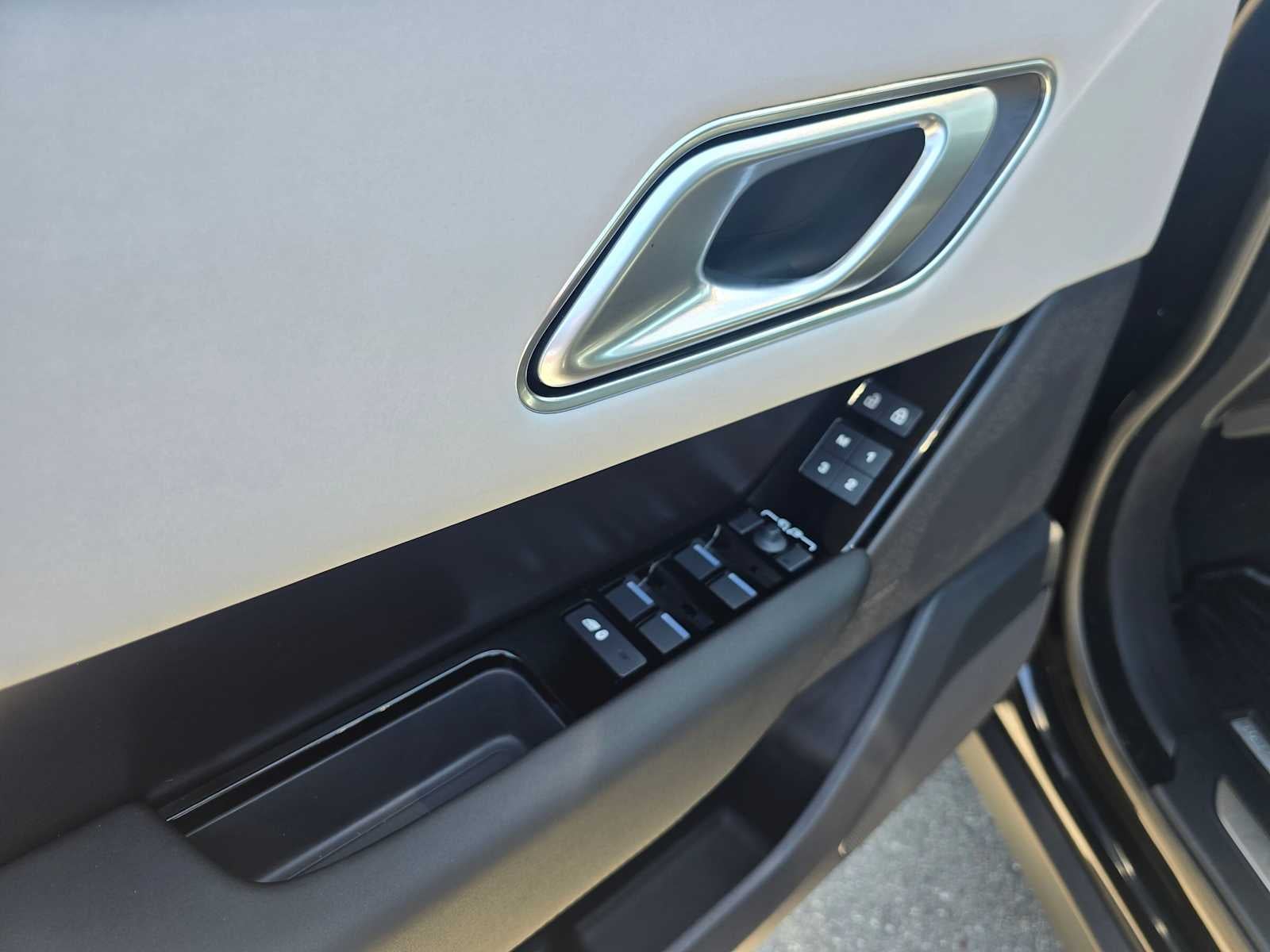 2026 Land Rover Range Rover Velar Dynamic SE