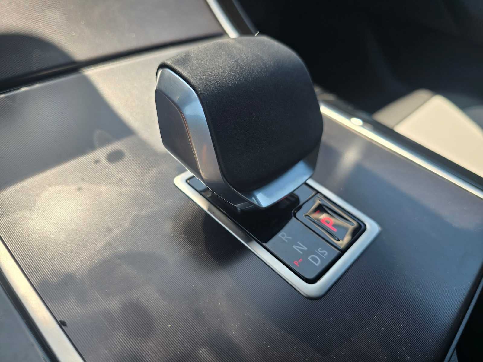 2026 Land Rover Range Rover Velar Dynamic SE