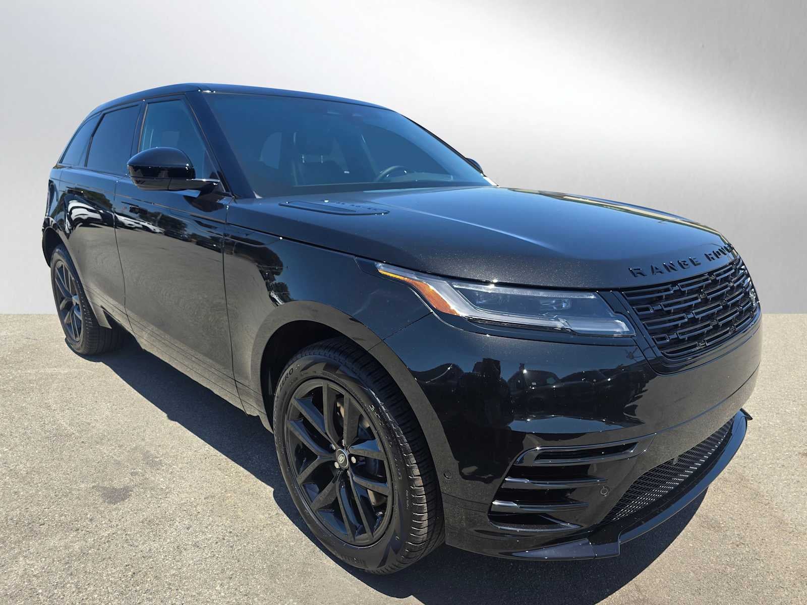2026 Land Rover Range Rover Velar Dynamic SE