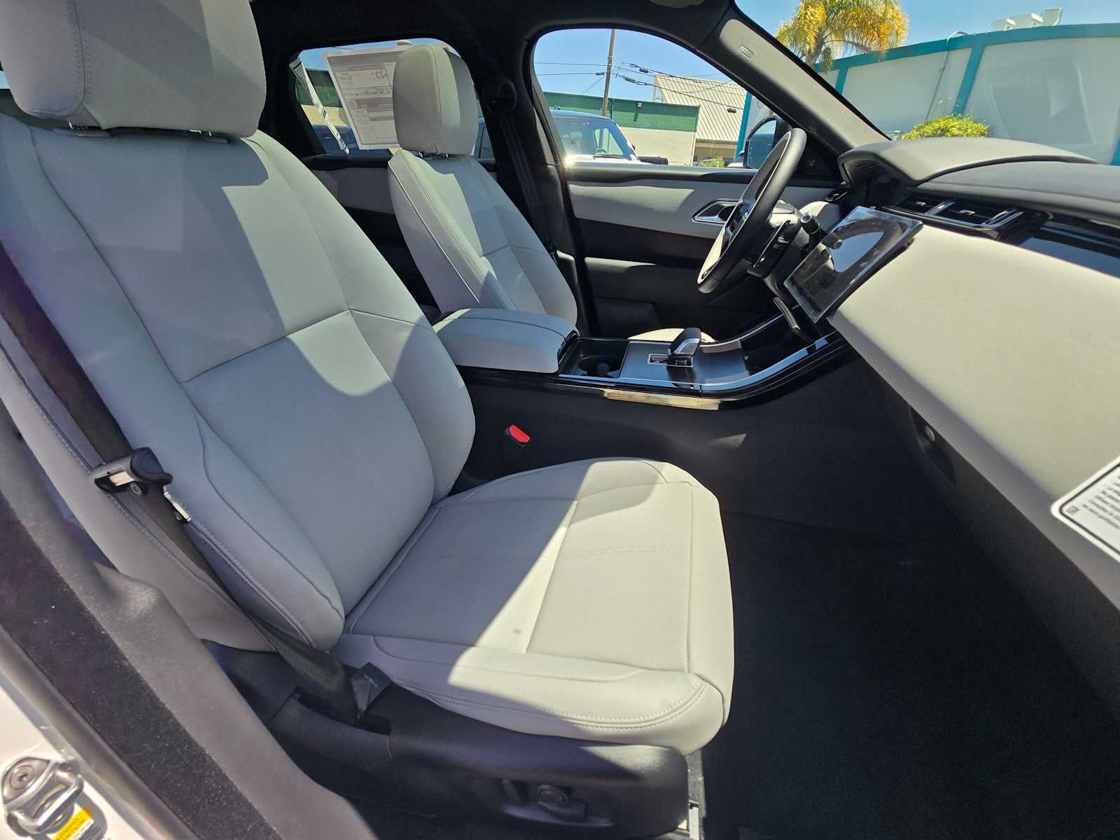 2026 Land Rover Range Rover Velar Dynamic SE