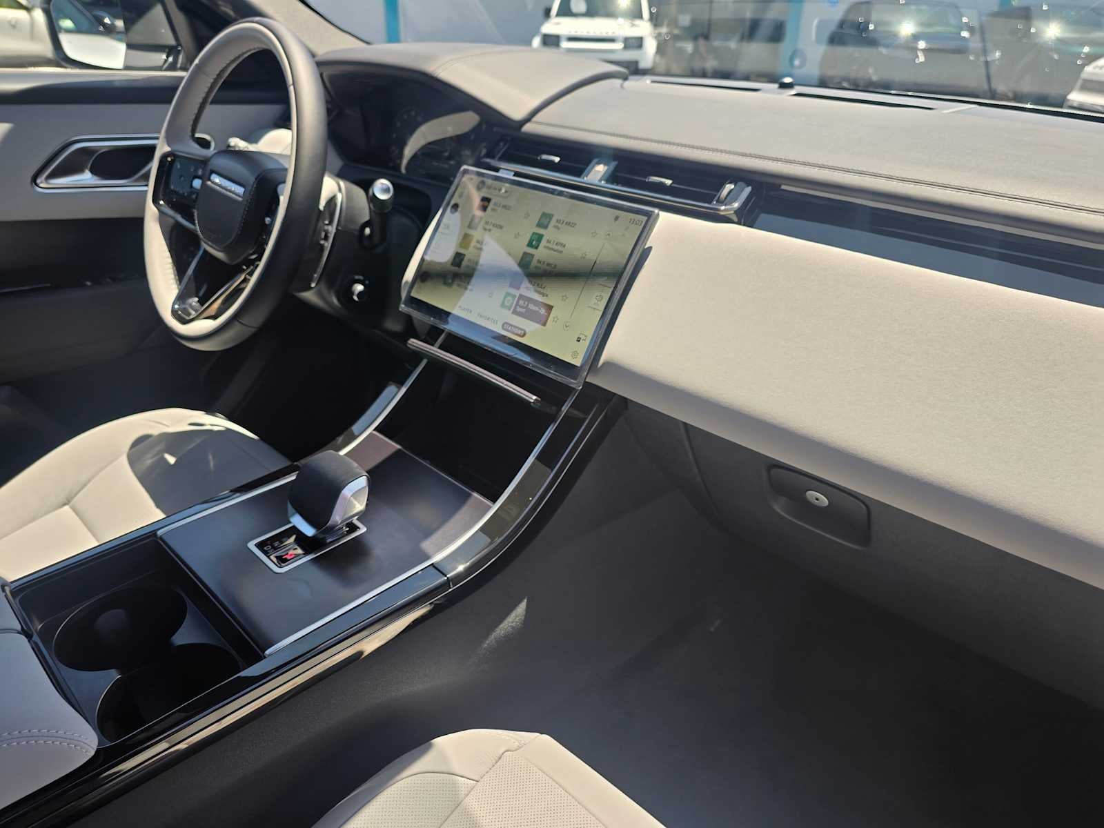 2026 Land Rover Range Rover Velar Dynamic SE