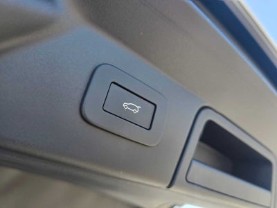 2026 Land Rover Range Rover Velar Dynamic SE
