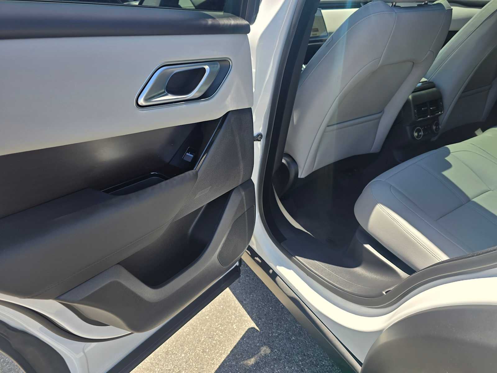 2026 Land Rover Range Rover Velar Dynamic SE