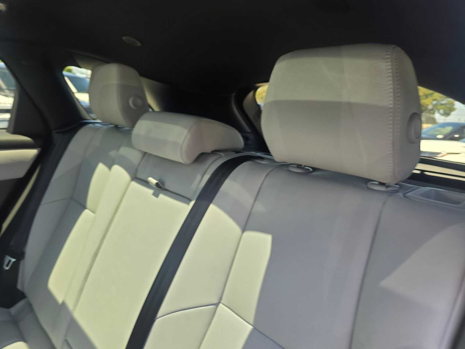 2026 Land Rover Range Rover Velar Dynamic SE