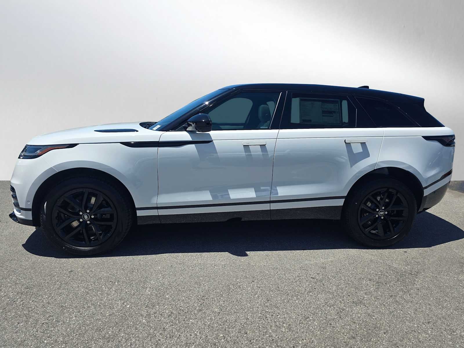 2026 Land Rover Range Rover Velar Dynamic SE