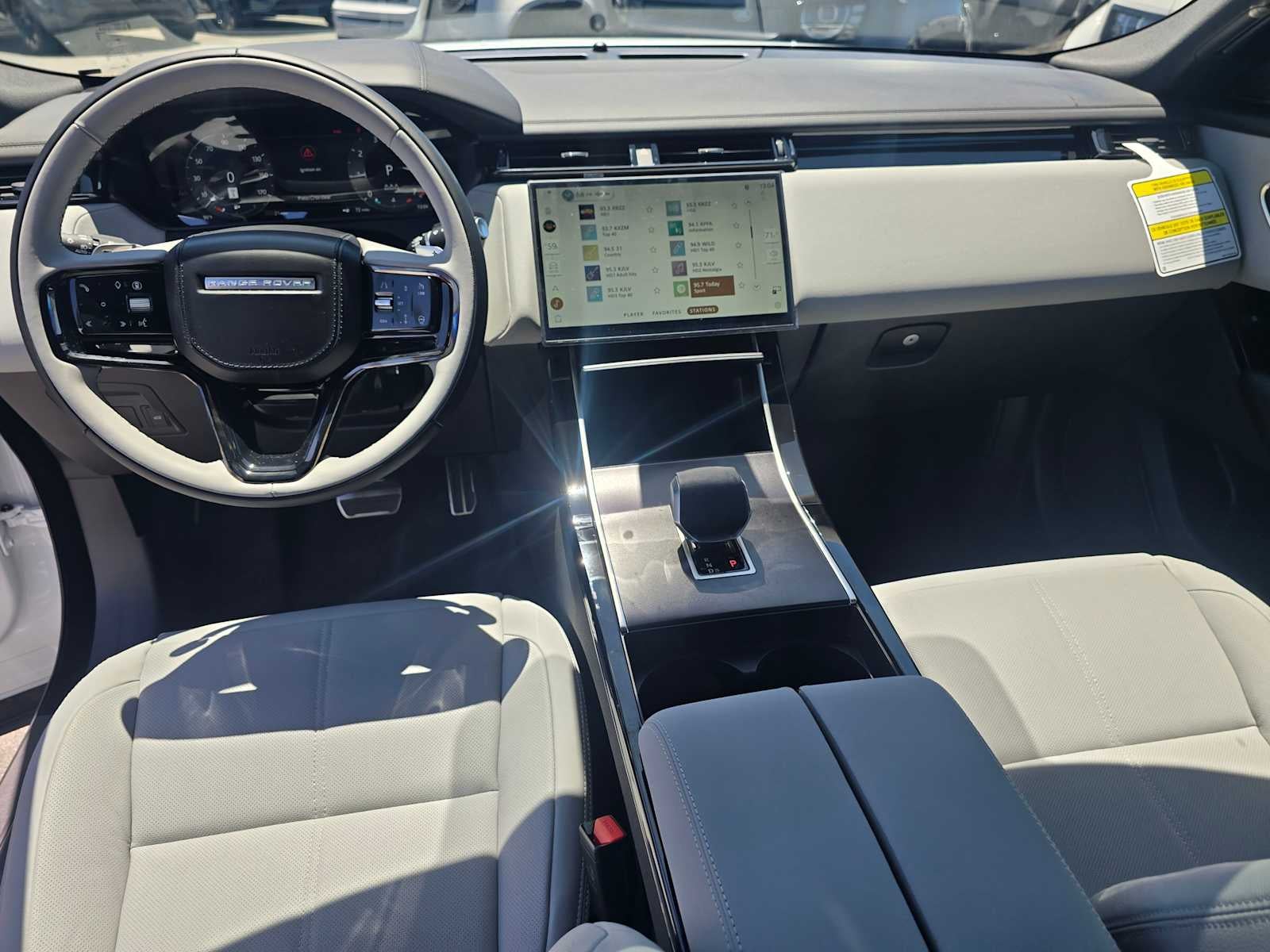 2026 Land Rover Range Rover Velar Dynamic SE