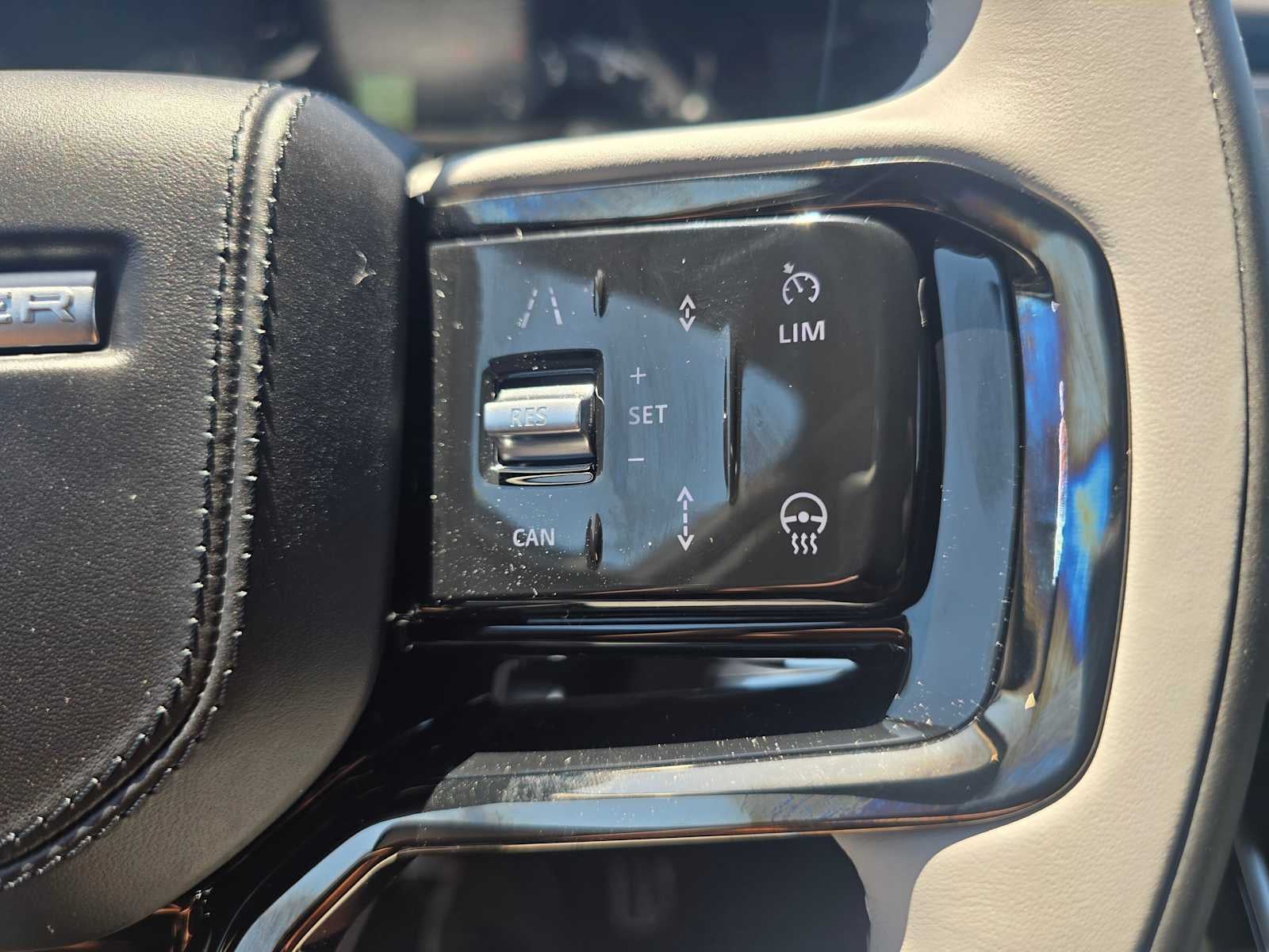 2026 Land Rover Range Rover Velar Dynamic SE