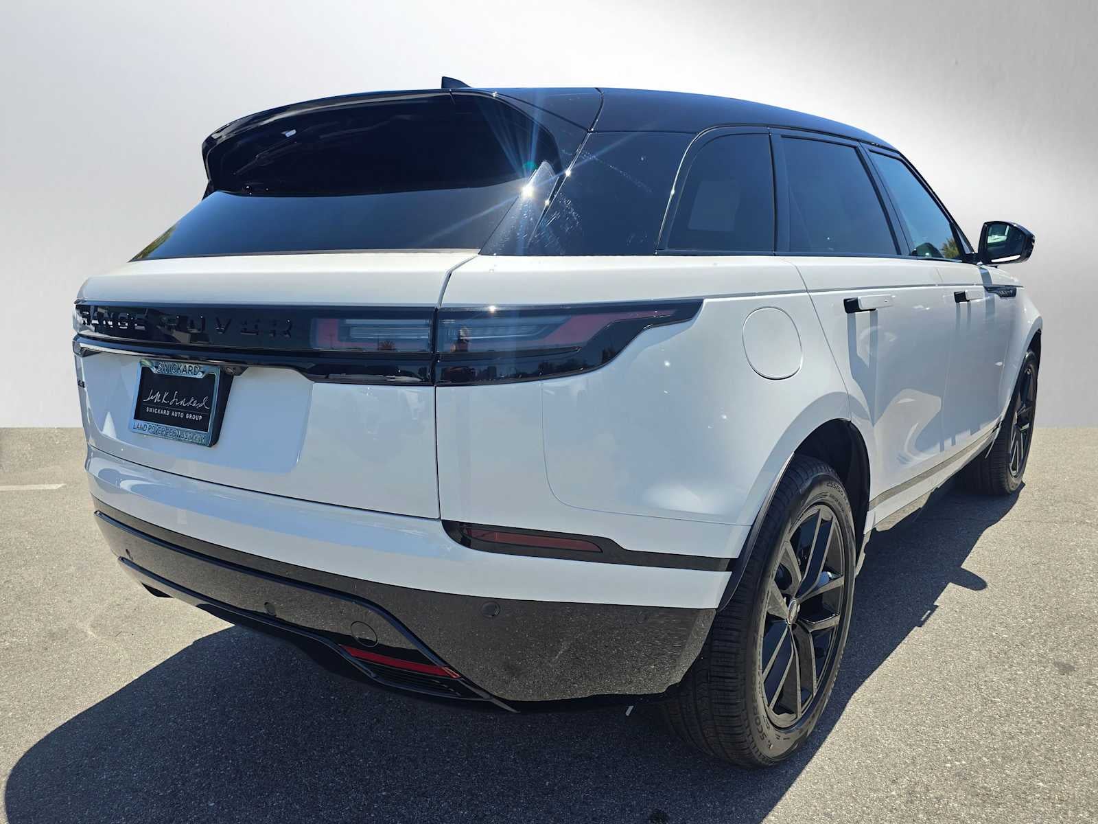2026 Land Rover Range Rover Velar Dynamic SE