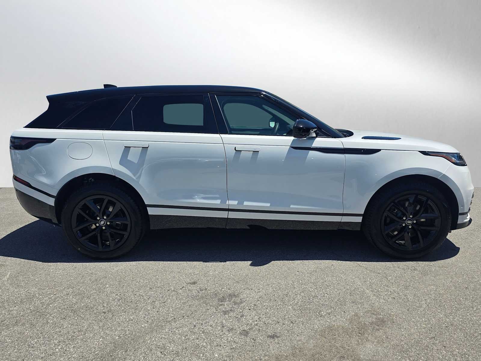 2026 Land Rover Range Rover Velar Dynamic SE