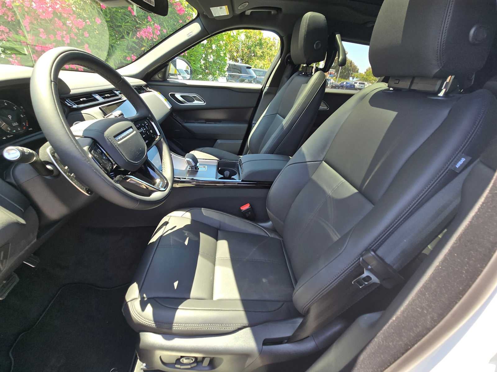 2026 Land Rover Range Rover Velar Dynamic SE