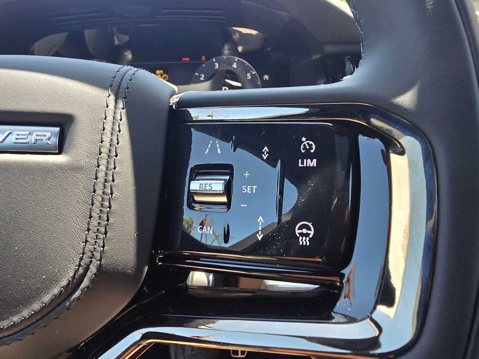 2026 Land Rover Range Rover Velar Dynamic SE