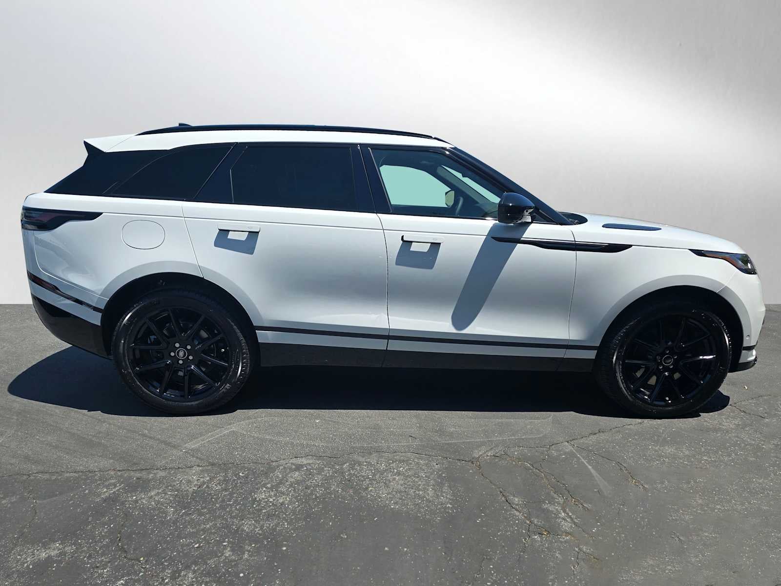 2026 Land Rover Range Rover Velar Dynamic SE