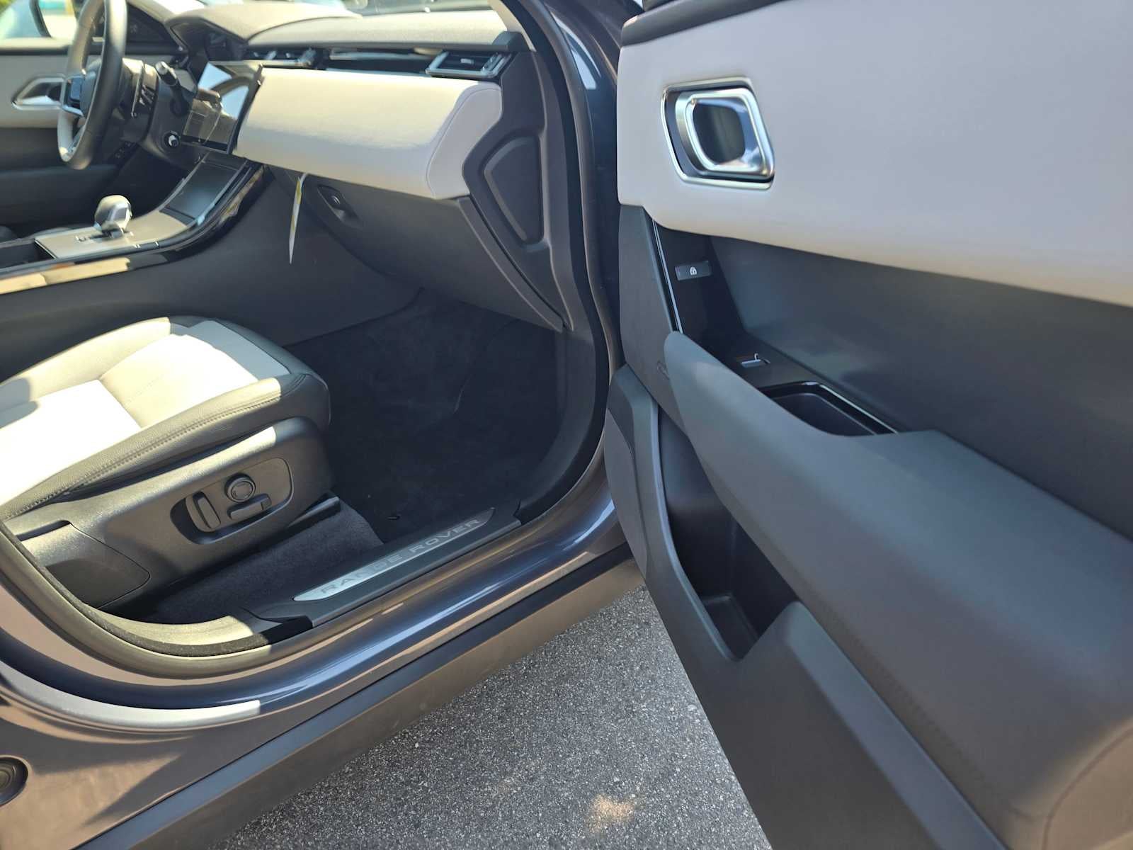 2025 Land Rover Range Rover Velar Dynamic SE