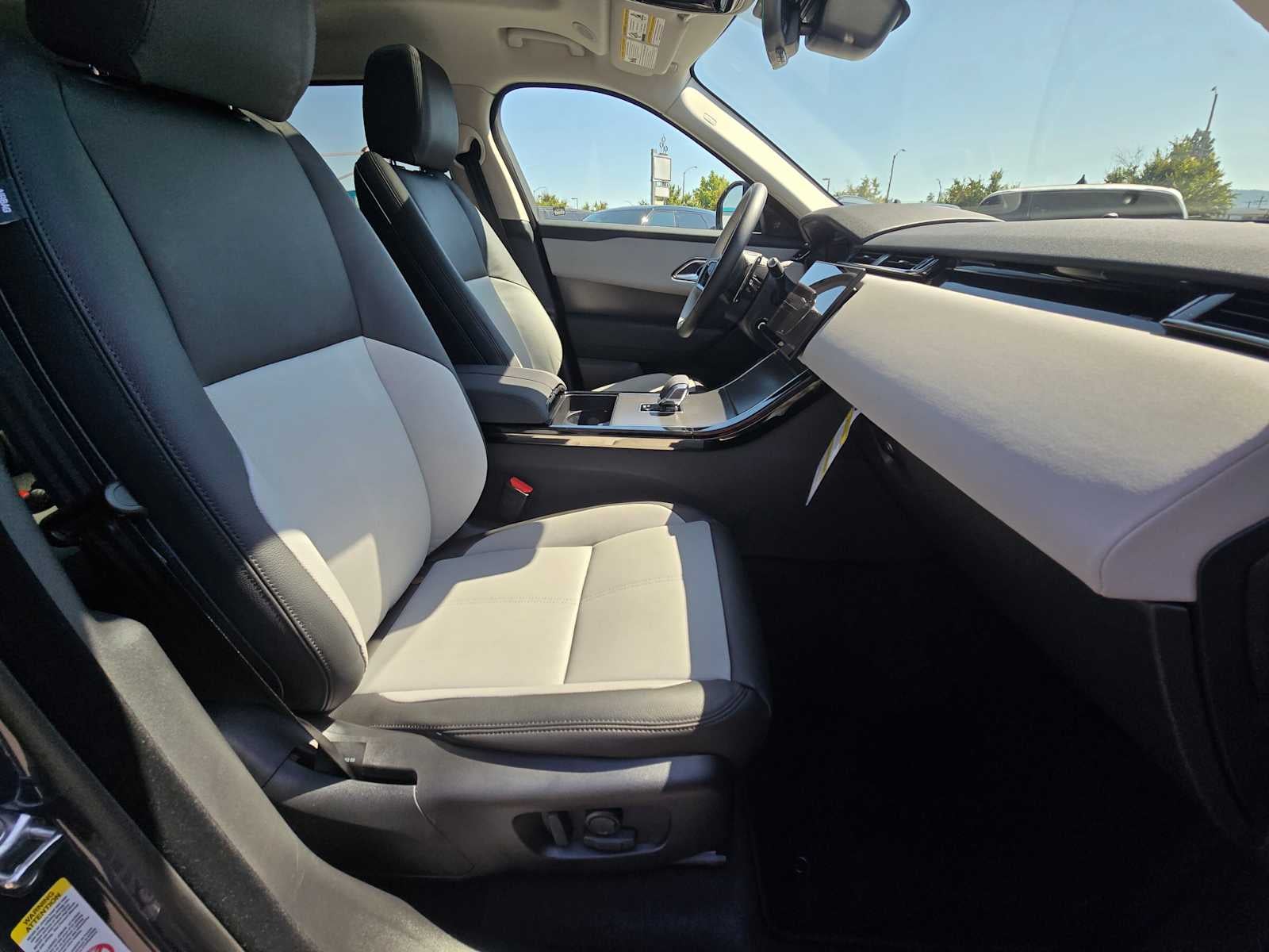 2025 Land Rover Range Rover Velar Dynamic SE