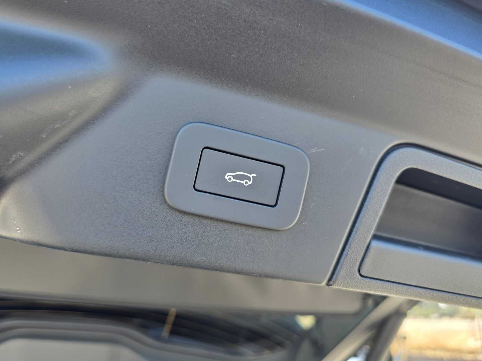 2025 Land Rover Range Rover Velar Dynamic SE