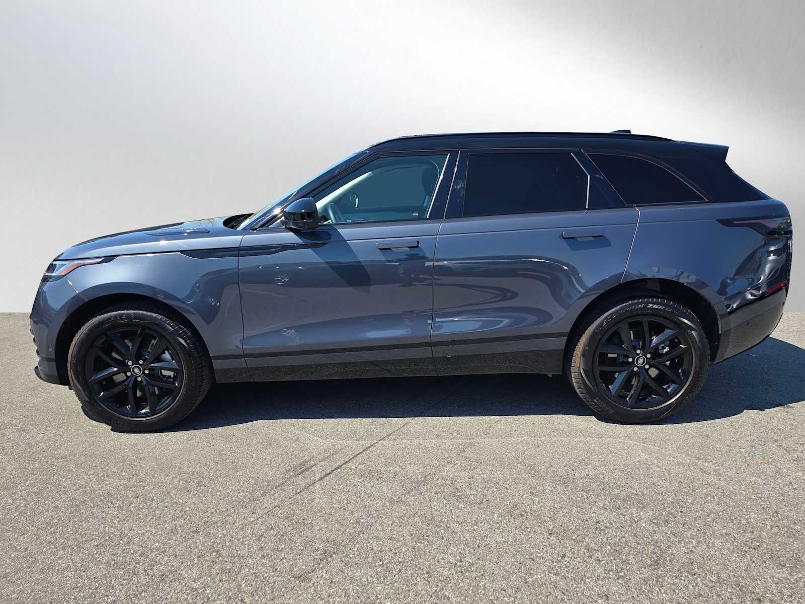 2025 Land Rover Range Rover Velar Dynamic SE