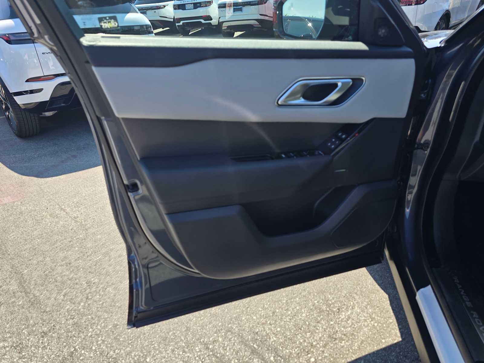 2025 Land Rover Range Rover Velar Dynamic SE