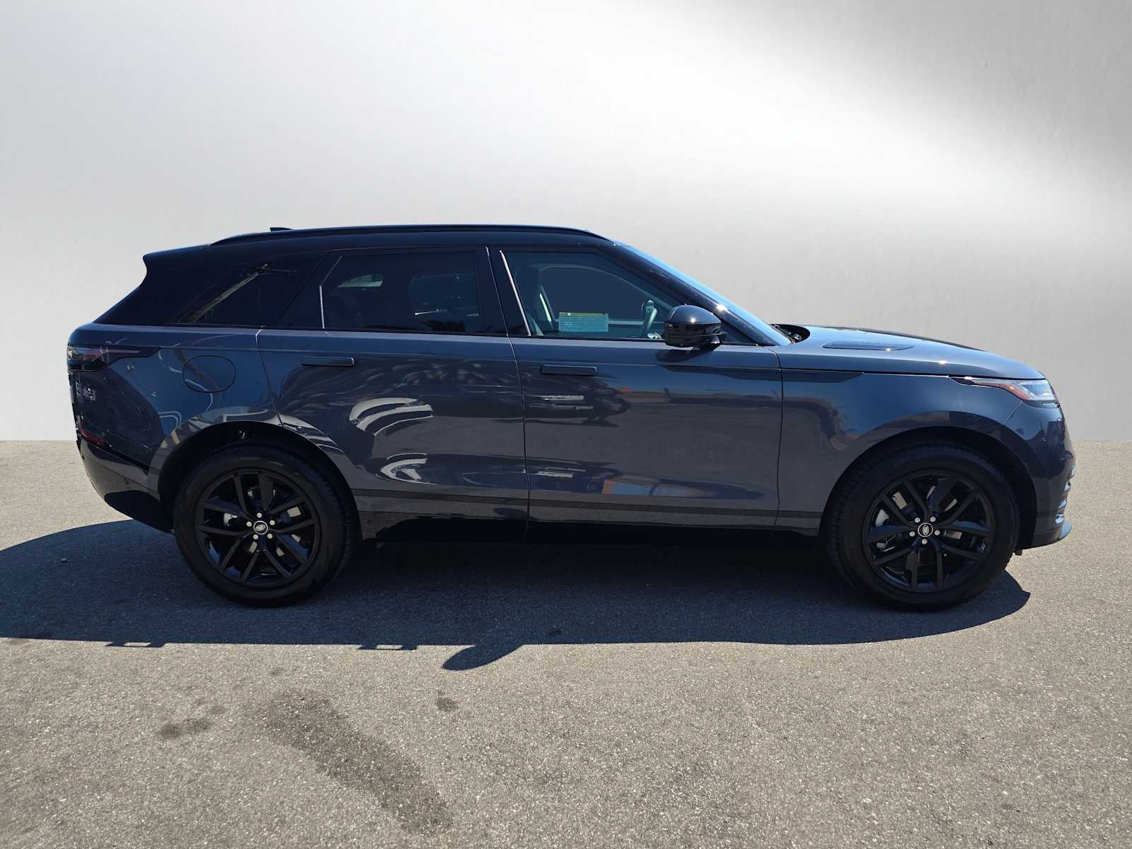 2025 Land Rover Range Rover Velar Dynamic SE