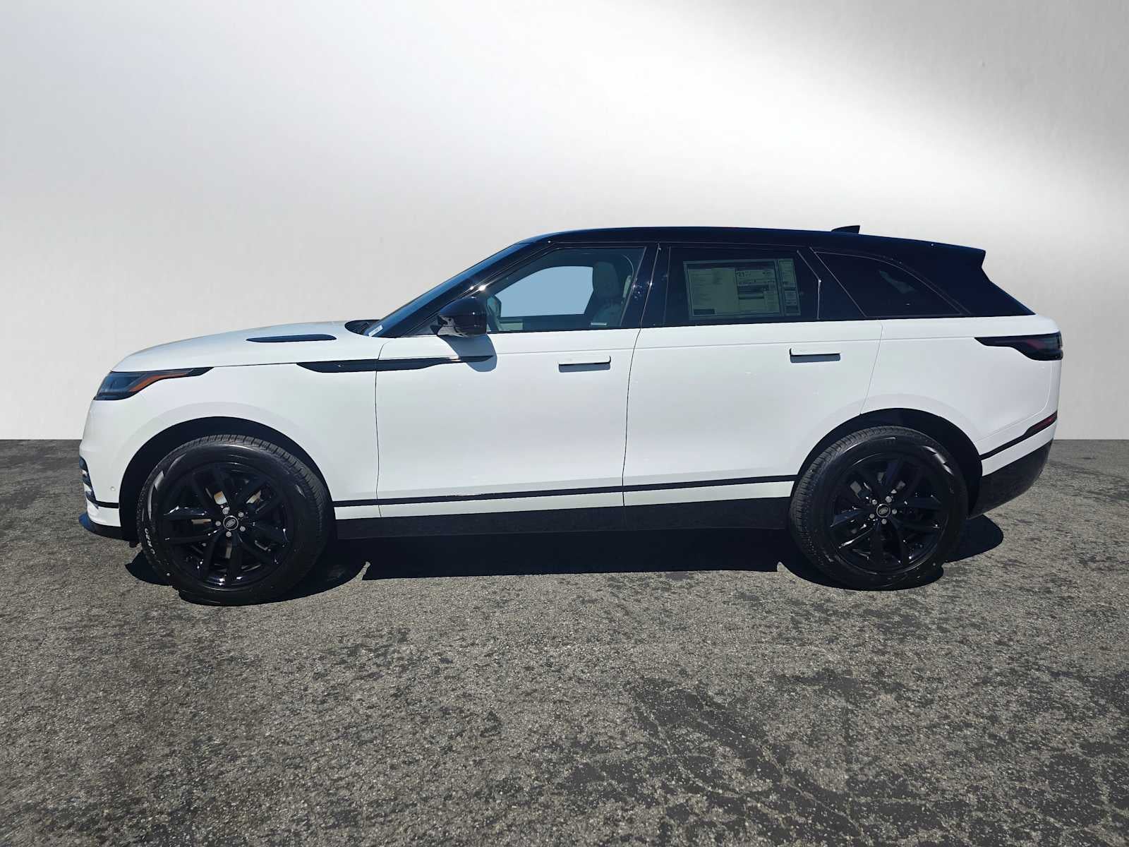 2026 Land Rover Range Rover Velar Dynamic SE