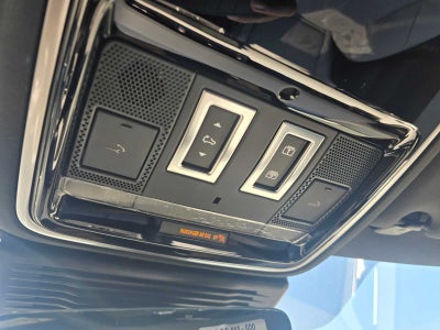 2026 Land Rover Range Rover Velar Dynamic SE