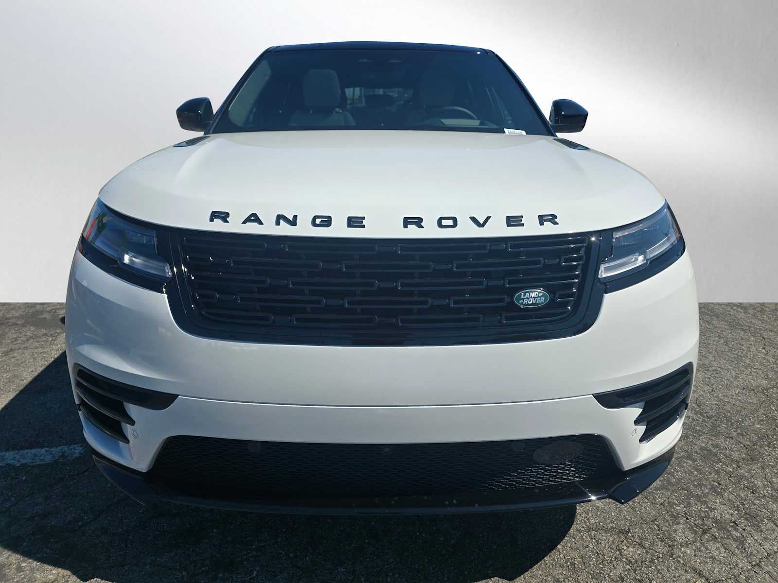 2026 Land Rover Range Rover Velar Dynamic SE