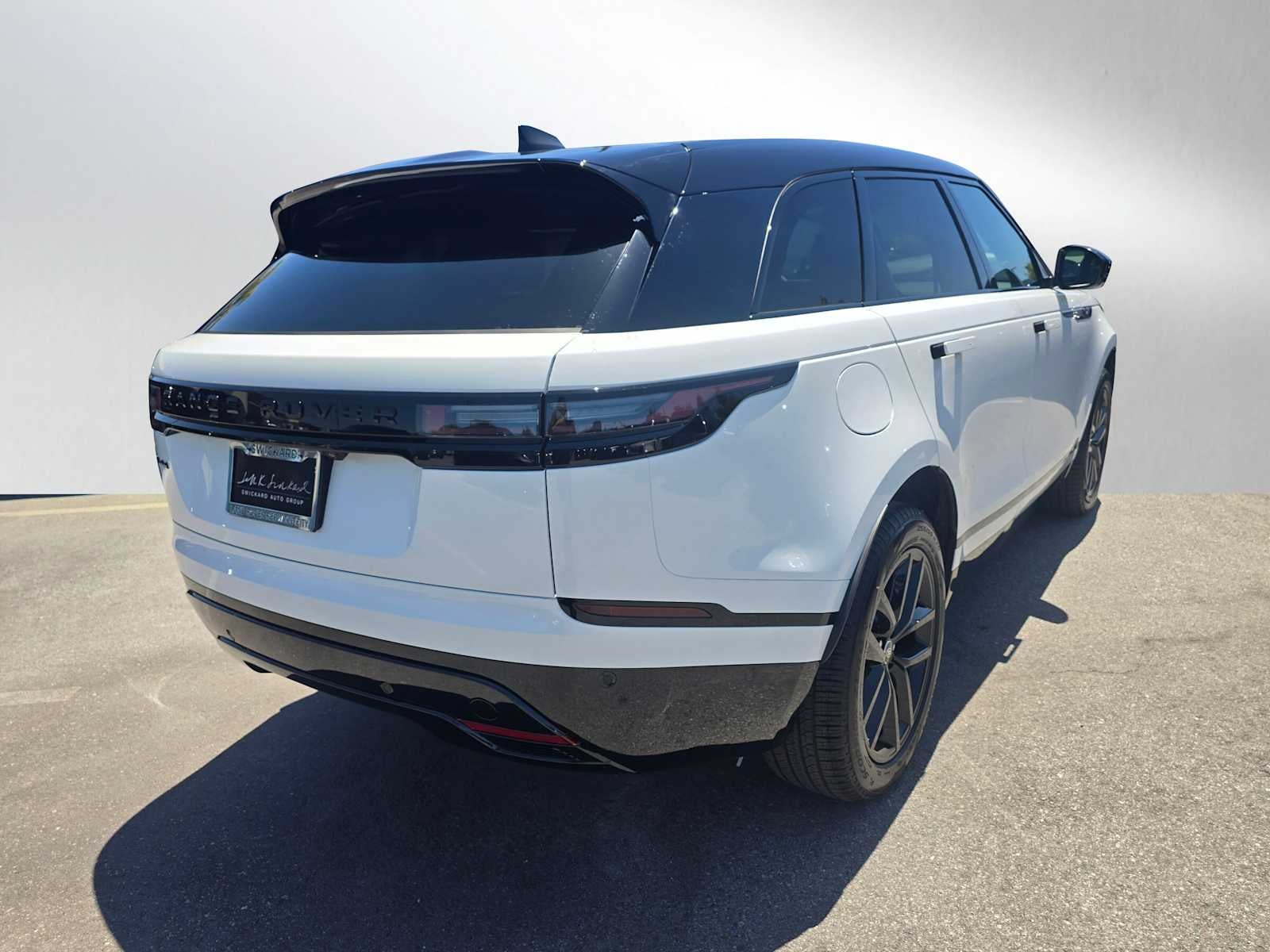 2026 Land Rover Range Rover Velar Dynamic SE