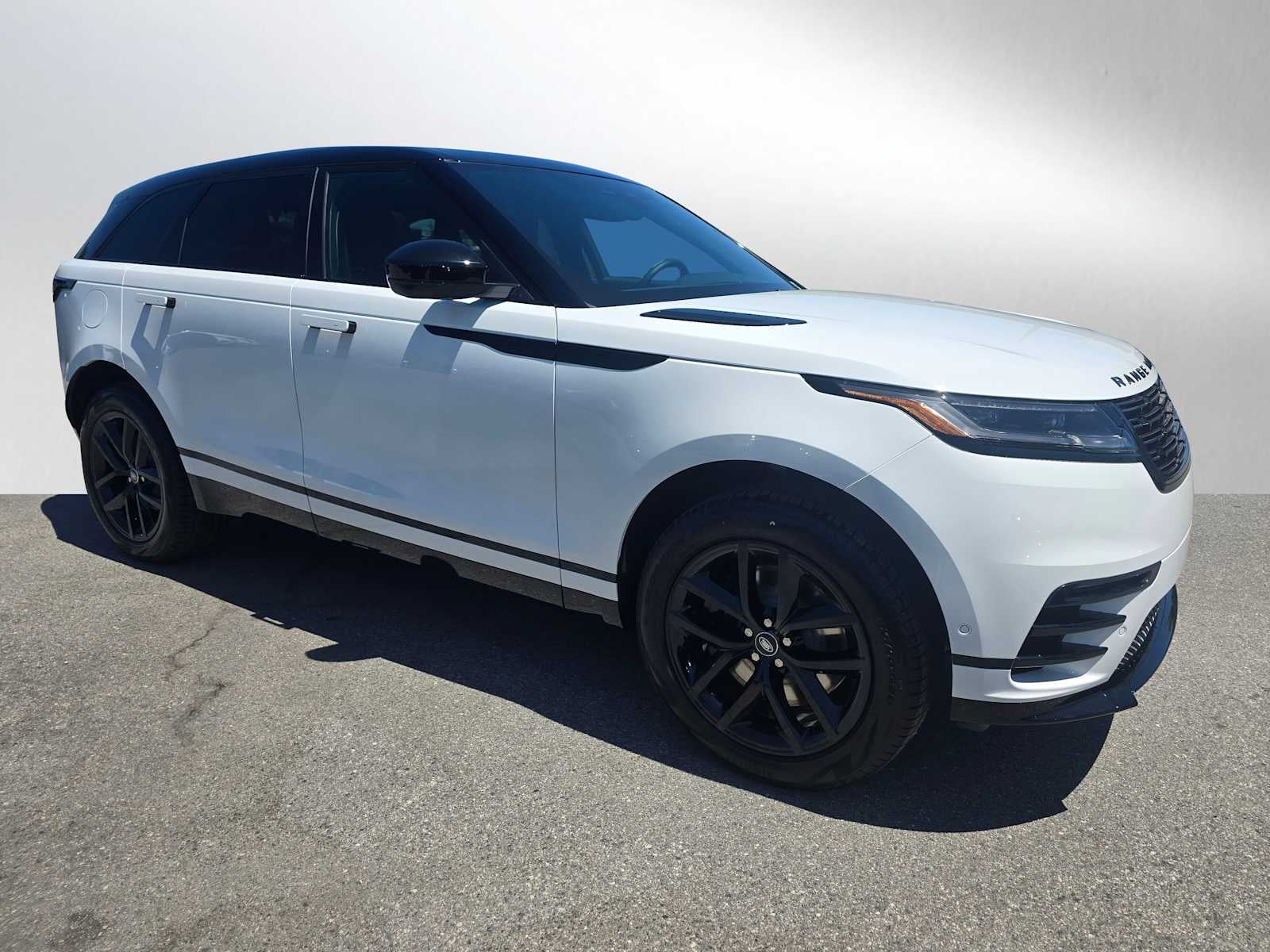 2026 Land Rover Range Rover Velar Dynamic SE