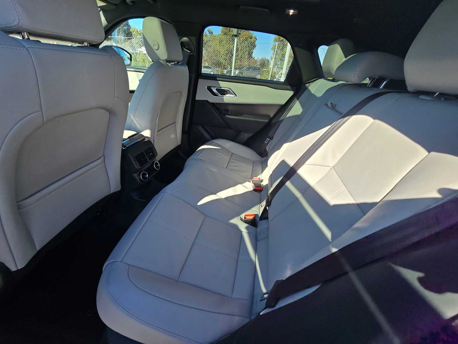 2026 Land Rover Range Rover Velar Dynamic SE