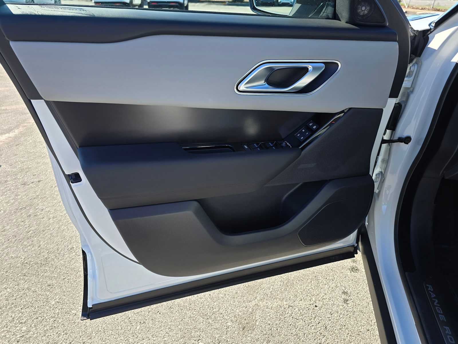 2026 Land Rover Range Rover Velar Dynamic SE
