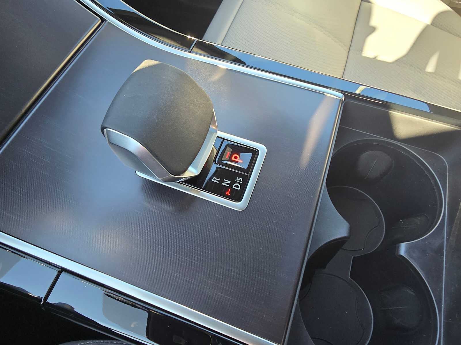 2026 Land Rover Range Rover Velar Dynamic SE