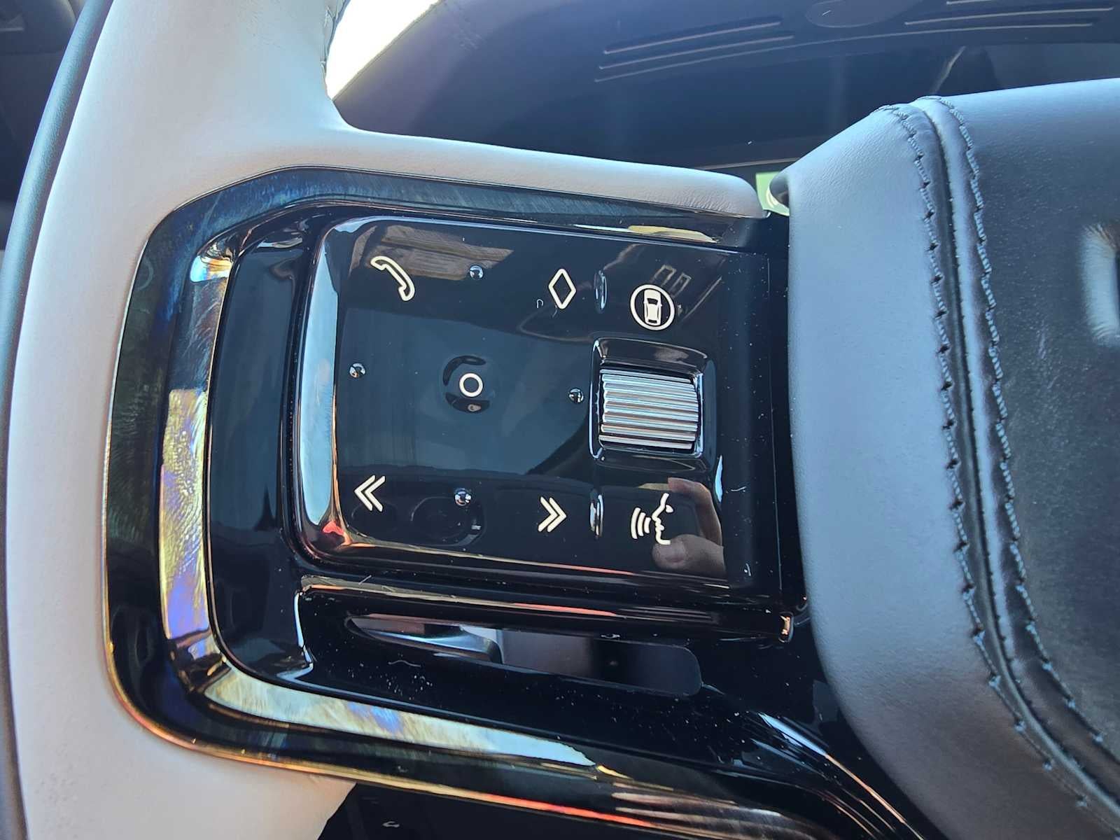 2026 Land Rover Range Rover Velar Dynamic SE