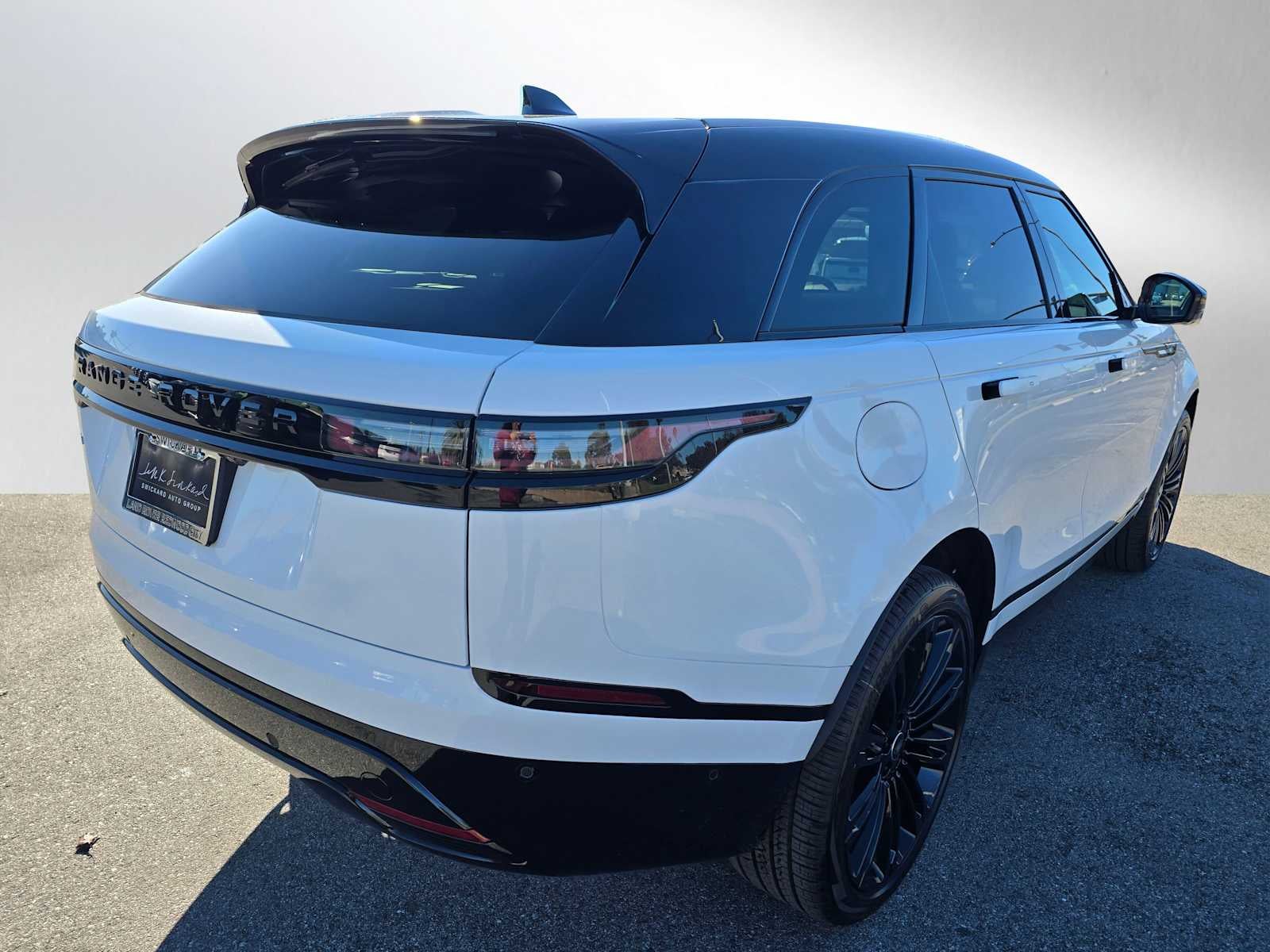 2026 Land Rover Range Rover Velar Dynamic SE