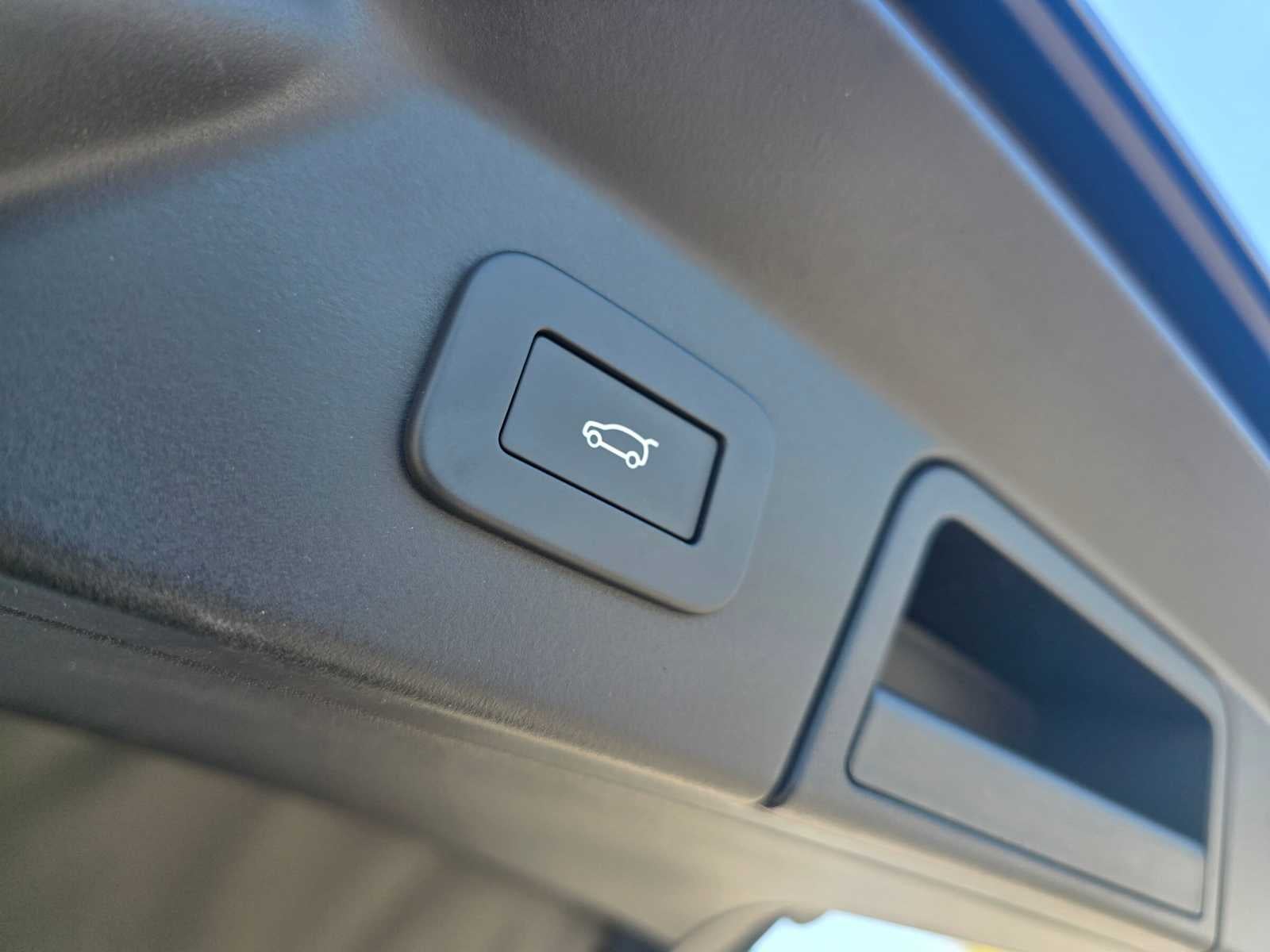 2026 Land Rover Range Rover Velar Belgravia Edition