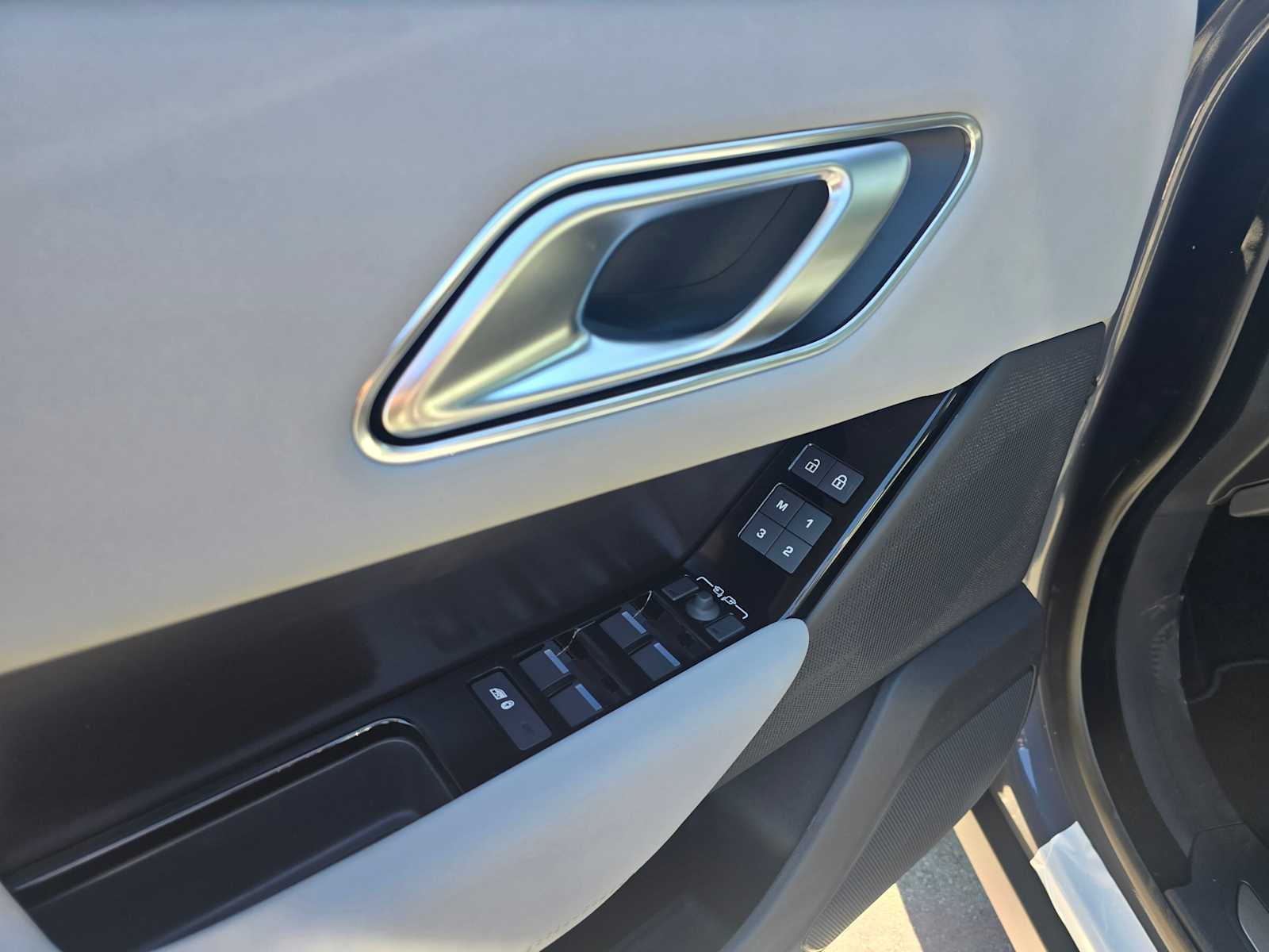 2026 Land Rover Range Rover Velar Belgravia Edition