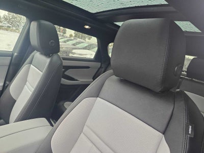 2026 Land Rover Range Rover Evoque Dynamic SE