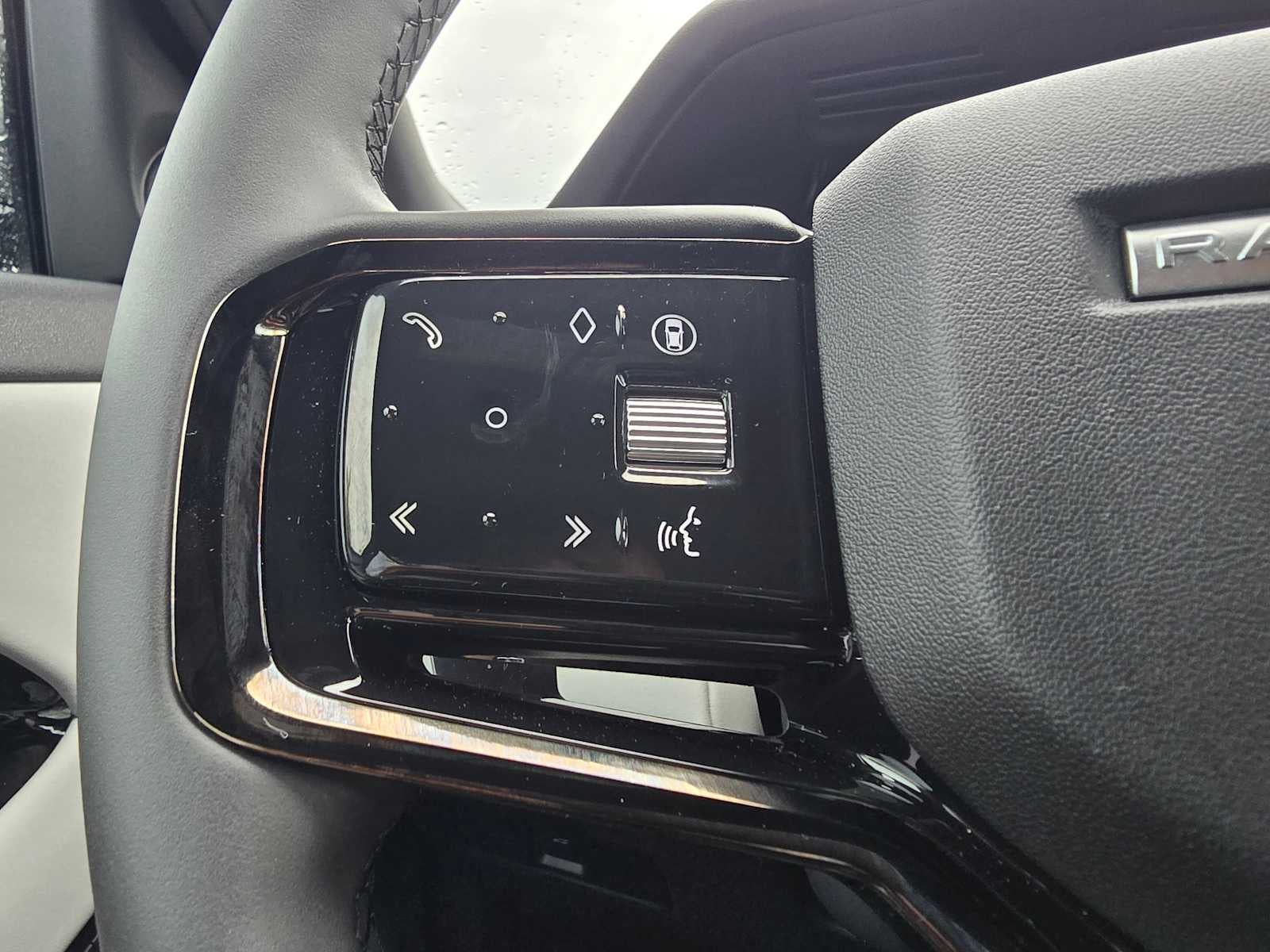 2026 Land Rover Range Rover Evoque Dynamic SE