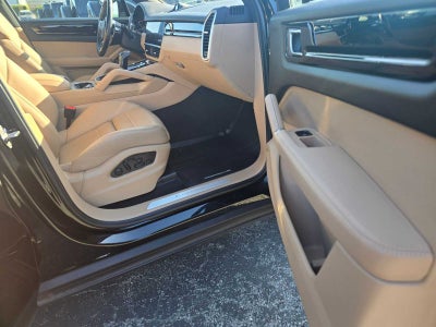 2023 Porsche Cayenne Platinum Edition