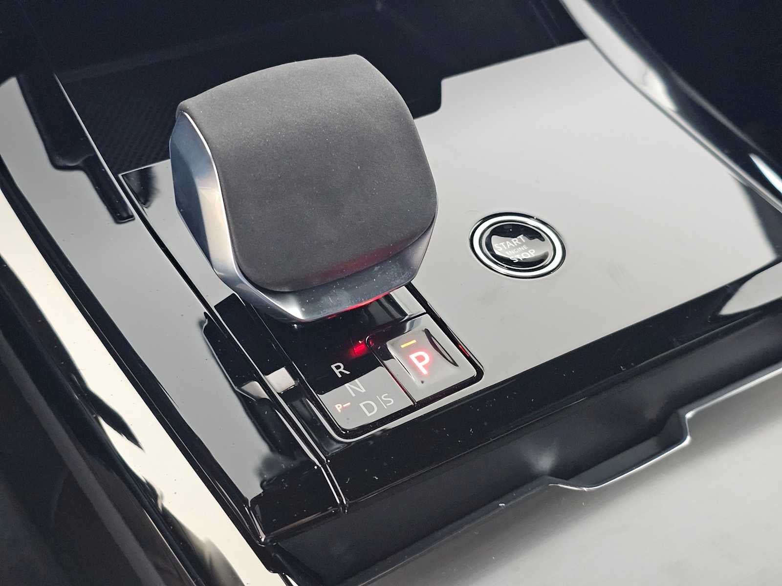 2026 Land Rover Range Rover Sport SE