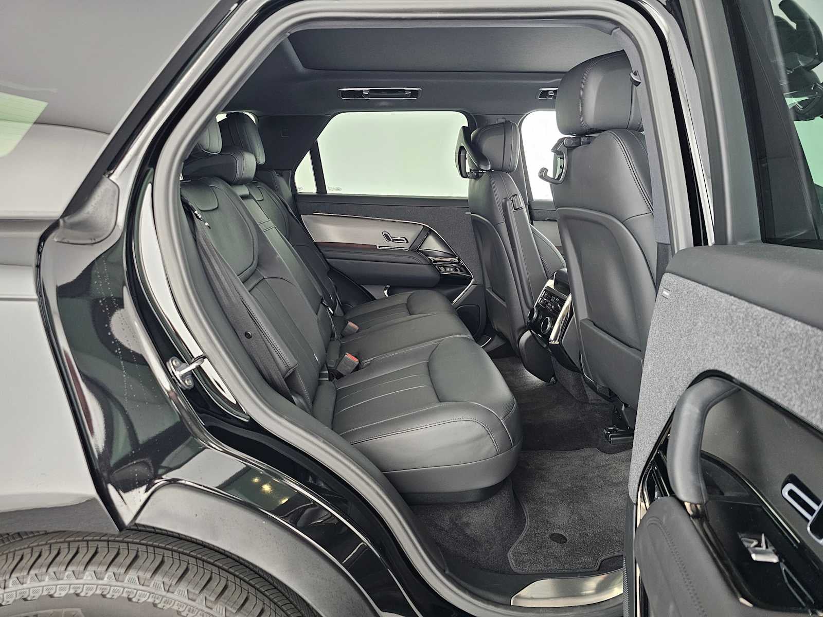 2024 Land Rover Range Rover Sport SE