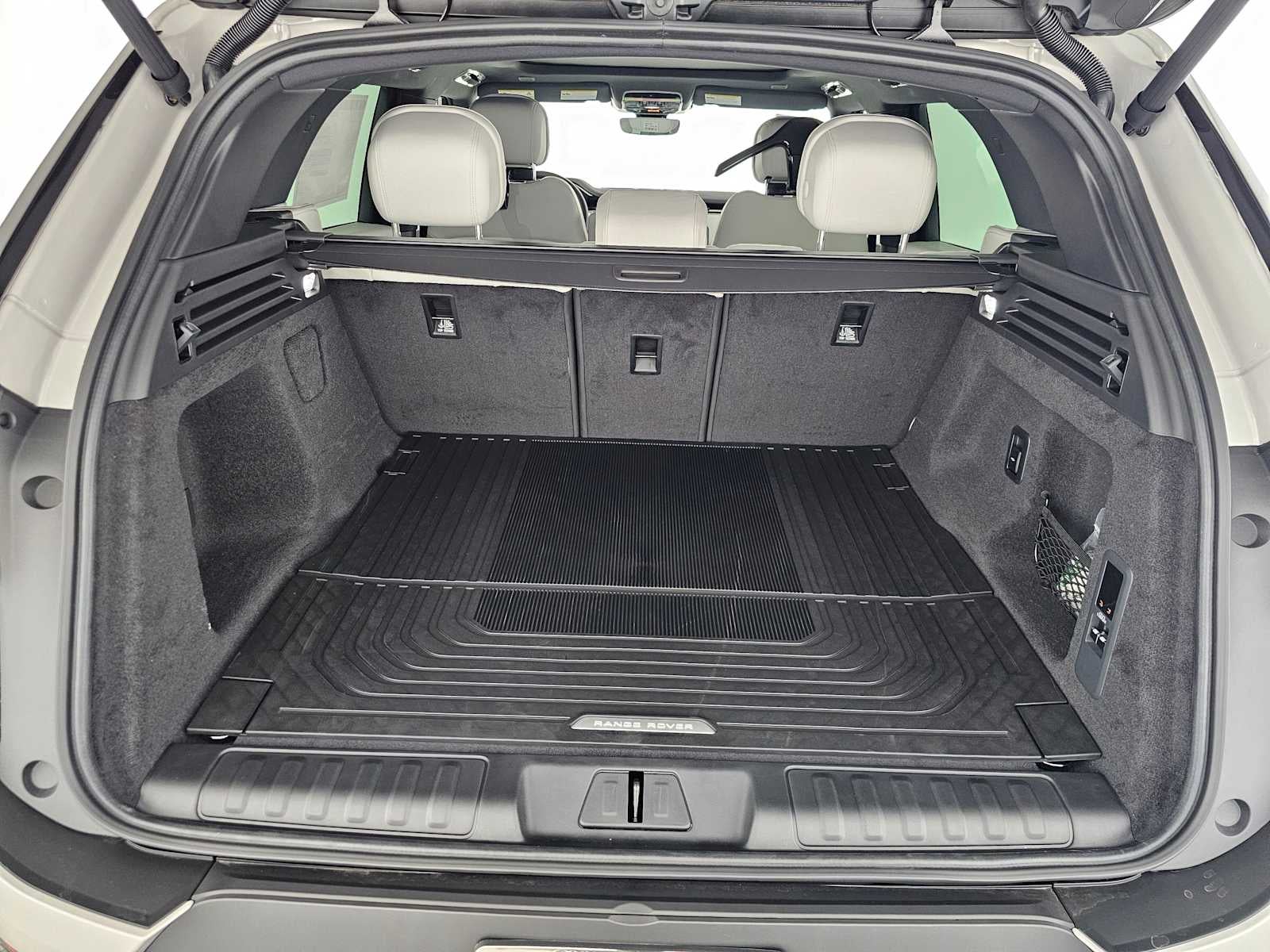 2026 Land Rover Range Rover Sport SE
