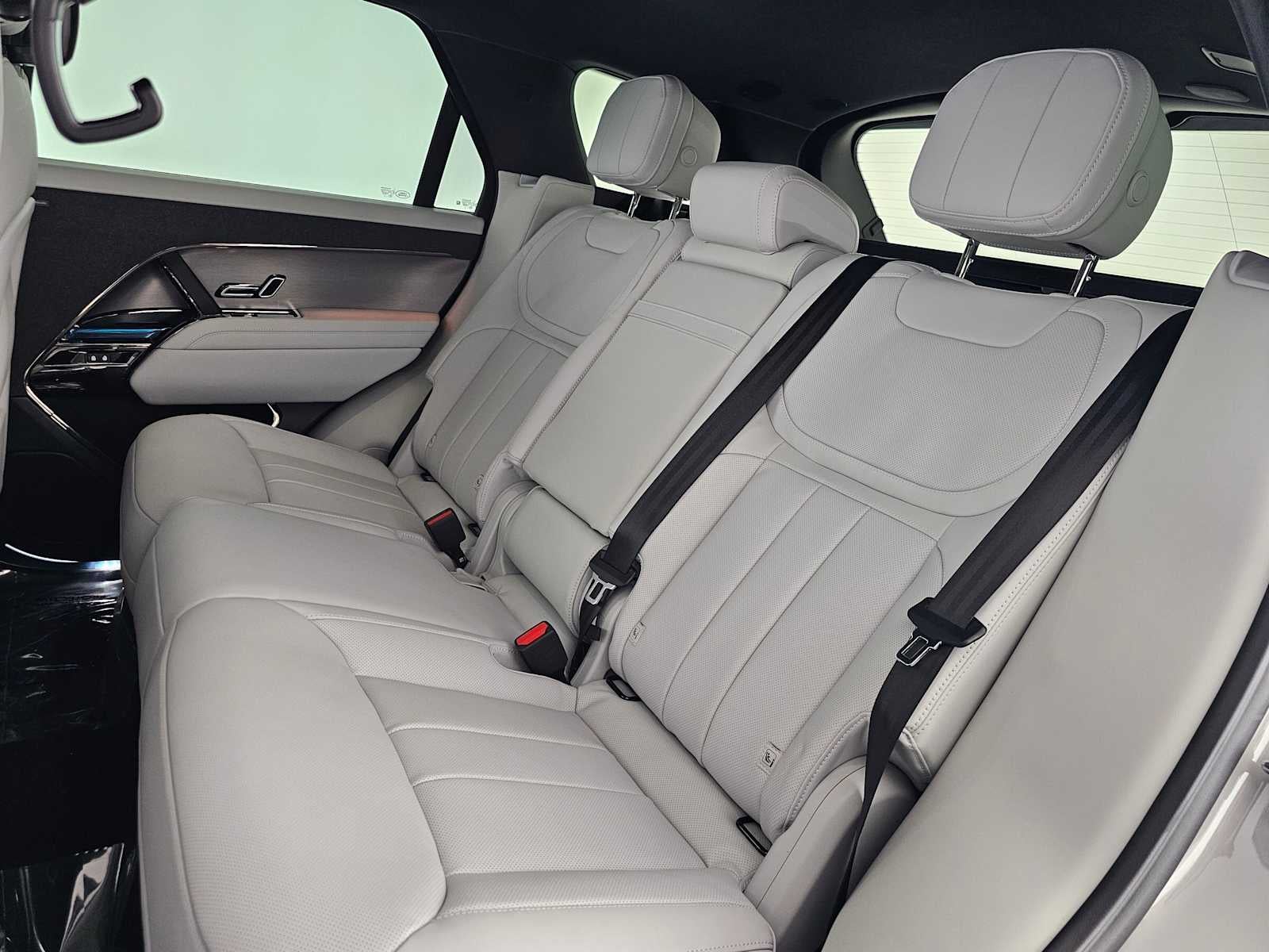 2026 Land Rover Range Rover Sport SE
