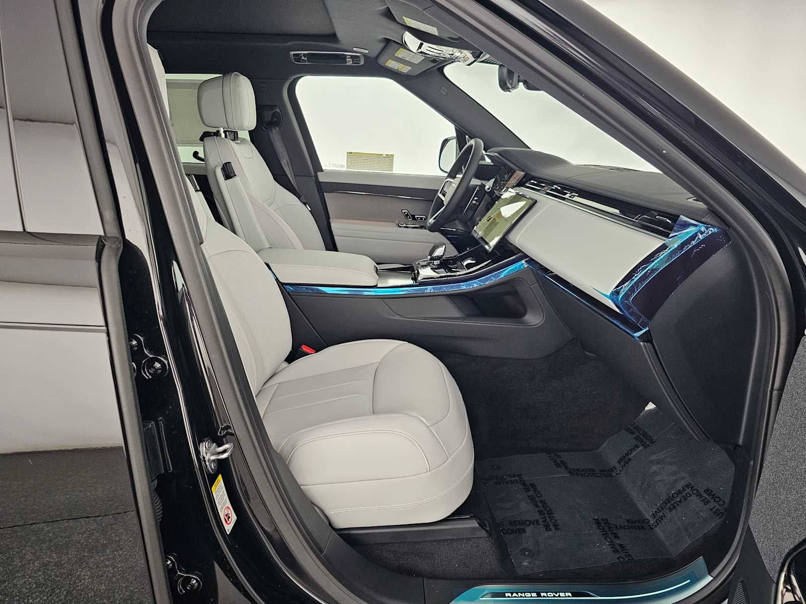 2026 Land Rover Range Rover Sport SE