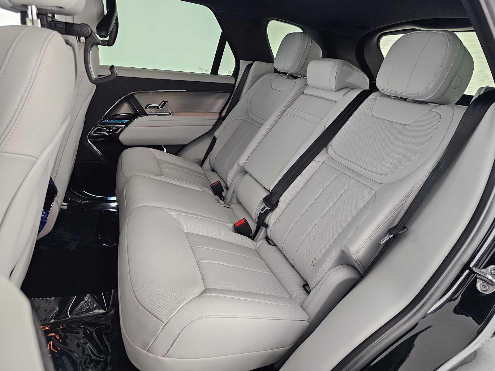 2026 Land Rover Range Rover Sport SE