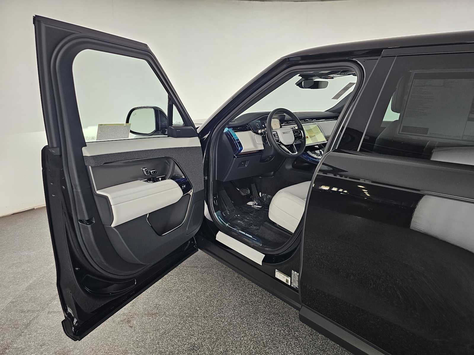 2026 Land Rover Range Rover Sport SE